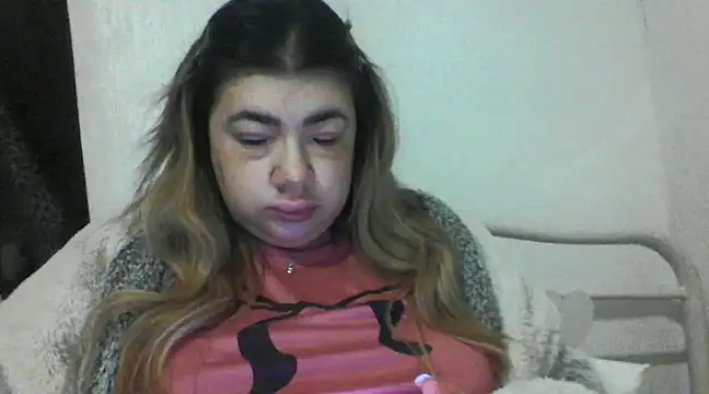 Snapshot of CamilaCherryX chatting on January 14, 2025, 6:17 pm CamilaCherryX online show from January 14, 2025, 6:17 pm