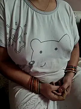 Snapshot of milf-kaira chatting on November 6, 2025, 4:41 pm milf-kaira online show from November 6, 2025, 4:41 pm