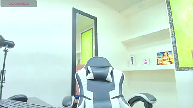 zoe connor19 online show from November 26, 2025, 7:59 pm