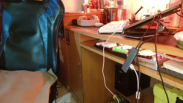 DirtyDi97 online show from October 22, 2025, 4:13 am