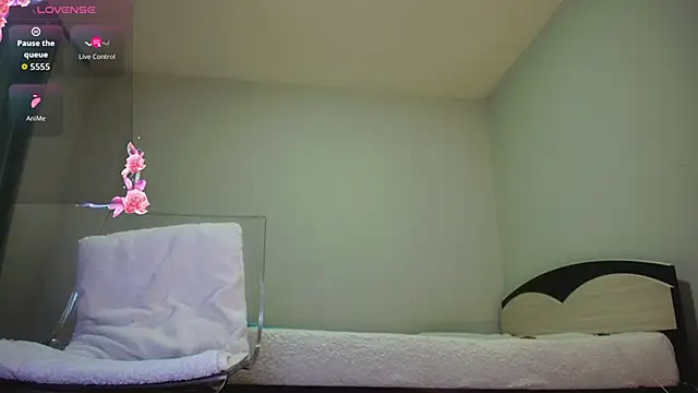 kyliejo18 online show from December 4, 2025, 4:11 am