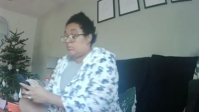 vanilla chocolate23 online show from December 2, 2025, 10:42 am