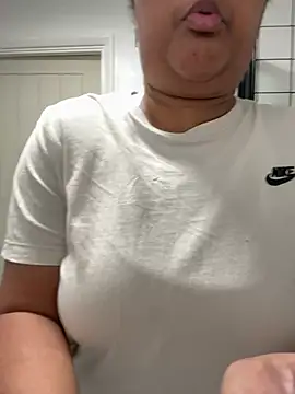 vanilla chocolate23 online show from January 10, 2026, 12:18 pm