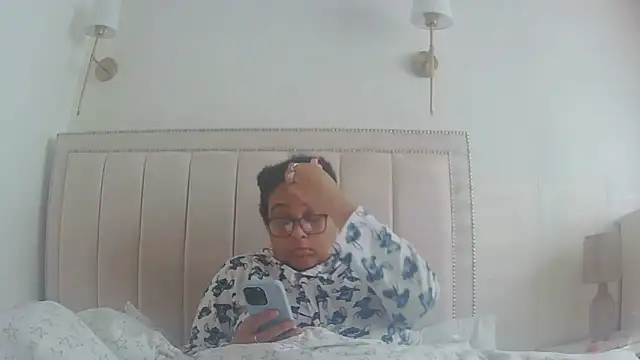 vanilla chocolate23 online show from February 27, 2026, 9:09 am