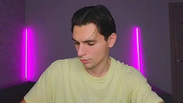 Snapshot of denlover1 chatting on February 18, 2026, 1:29 pm denlover1 online show from February 18, 2026, 1:29 pm