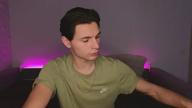 Snapshot of denlover1 chatting on February 19, 2026, 11:17 am denlover1 online show from February 19, 2026, 11:17 am