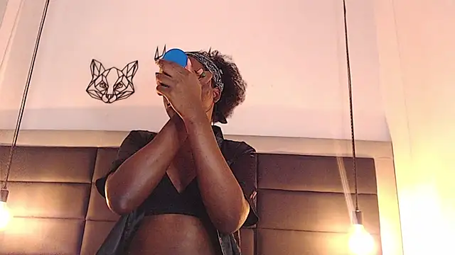 candy lovee69 online show from December 19, 2025, 1:07 pm