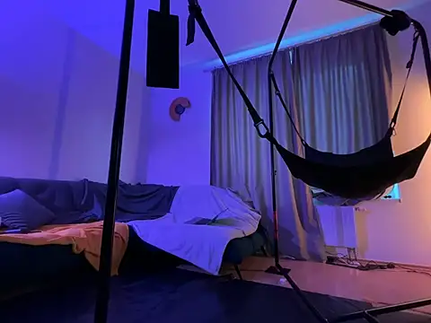 manforhotfun online show from April 15, 2026, 4:14 pm