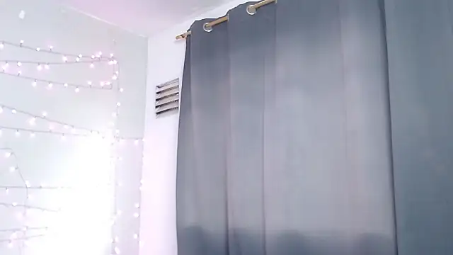 Nicol Love0 online show from February 11, 2025, 2:13 pm