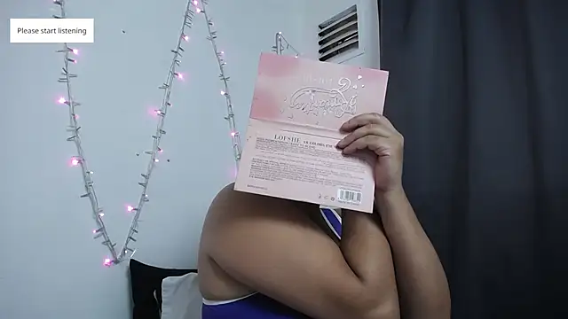 Nicol Love0 online show from October 31, 2025, 12:17 pm