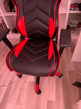 Snapshot of Periperiniz chatting on November 13, 2025, 7:29 am Periperiniz online show from November 13, 2025, 7:29 am