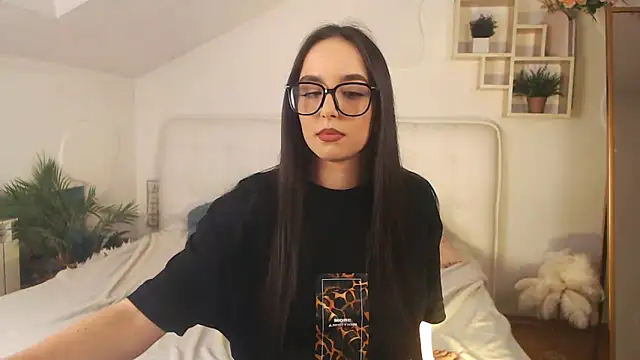 Snapshot of AuroraAksnesss chatting on February 6, 2025, 5:30 pm AuroraAksnesss online show from February 6, 2025, 5:30 pm