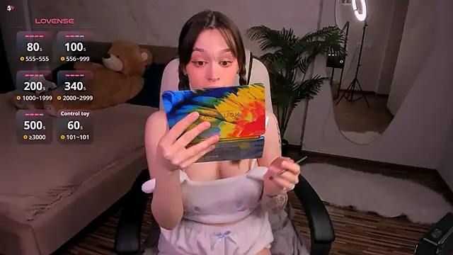 BadScarlet1 online show from December 3, 2025, 1:31 pm