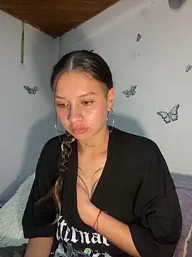 Snapshot of Andi9_ chatting on December 6, 2024, 2:46 am Andi9 online show from December 6, 2024, 2:46 am