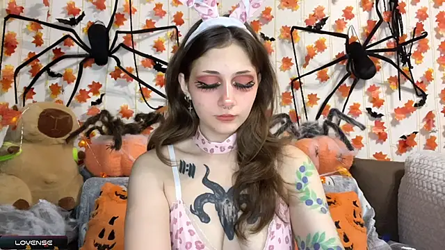 Snapshot of _Devill_Baby chatting on October 22, 2025, 7:24 pm Devill Baby online show from October 22, 2025, 7:24 pm