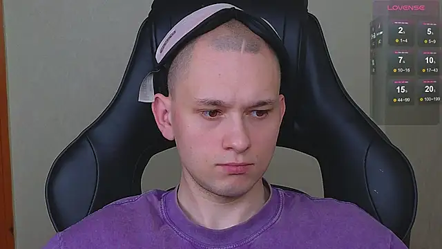 Snapshot of STRONGBEAUTY282 chatting on December 12, 2024, 8:57 am STRONGBEAUTY282 online show from December 12, 2024, 8:57 am