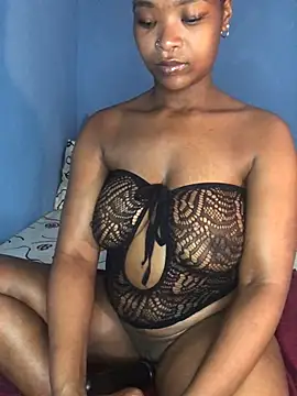 NunuBerry16 online show from December 13, 2024, 1:26 am