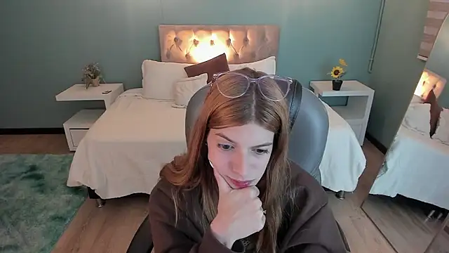Snapshot of Nora_Vennucci chatting on January 31, 2026, 8:18 pm Nora Vennucci online show from January 31, 2026, 8:18 pm