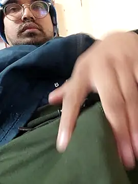 Snapshot of Hotrayyy chatting on December 16, 2025, 1:05 pm Hotrayyy online show from December 16, 2025, 1:05 pm