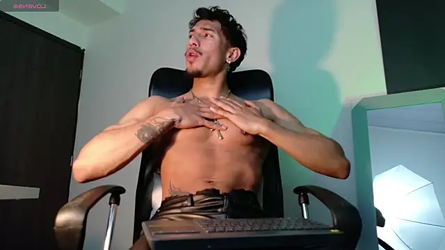 Snapshot of rafael_stone chatting on December 16, 2025, 4:39 am rafael stone online show from December 16, 2025, 4:39 am