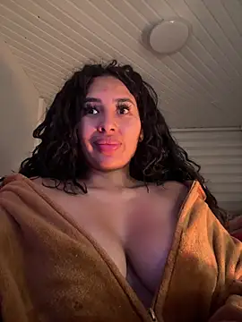 Snapshot of Anily_Lovely chatting on June 6, 2026, 12:05 am Anily Lovely online show from June 6, 2026, 12:05 am
