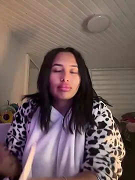 Snapshot of Anily_Lovely chatting on July 9, 2026, 11:31 pm Anily Lovely online show from July 9, 2026, 11:31 pm