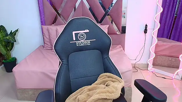 Snapshot of kendra_tay chatting on October 31, 2025, 3:40 am kendra tay online show from October 31, 2025, 3:40 am