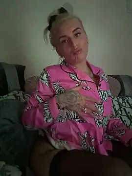 Snapshot of Barbie_26 chatting on December 7, 2024, 8:16 pm Barbie 26 online show from December 7, 2024, 8:16 pm