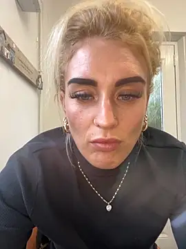 Snapshot of Barbie_26 chatting on December 4, 2025, 1:09 pm Barbie 26 online show from December 4, 2025, 1:09 pm