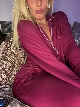 Snapshot of Barbie_26 chatting on December 13, 2025, 10:15 pm Barbie 26 online show from December 13, 2025, 10:15 pm