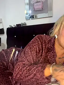 Snapshot of Barbie_26 chatting on December 14, 2025, 4:01 pm Barbie 26 online show from December 14, 2025, 4:01 pm