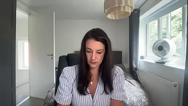 Snapshot of flatwhite0 chatting on August 1, 2026, 10:03 am flatwhite0 online show from August 1, 2026, 10:03 am