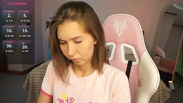 Snapshot of LinaSiren chatting on December 15, 2024, 6:51 am LinaSiren online show from December 15, 2024, 6:51 am