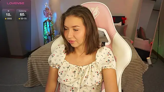 Snapshot of LinaSiren chatting on December 20, 2024, 3:25 am LinaSiren online show from December 20, 2024, 3:25 am