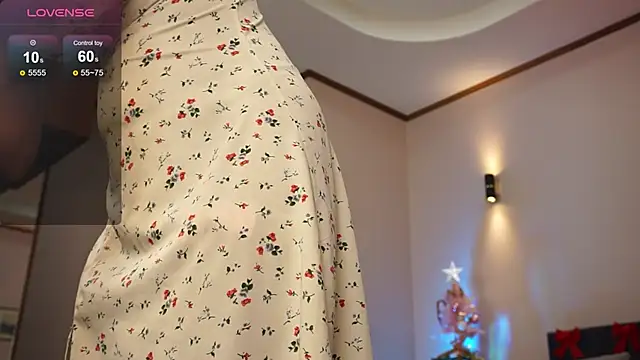 Snapshot of LinaSiren chatting on December 20, 2024, 6:40 am LinaSiren online show from December 20, 2024, 6:40 am