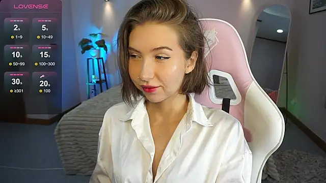 Snapshot of LinaSiren chatting on January 13, 2025, 3:12 am LinaSiren online show from January 13, 2025, 3:12 am