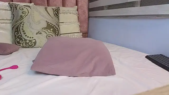 Snapshot of lou_rosse_ chatting on January 24, 2025, 11:56 pm lou rosse online show from January 24, 2025, 11:56 pm