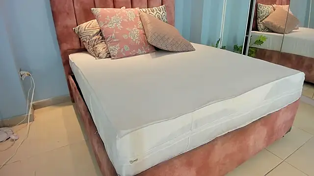 Snapshot of lou_rosse_ chatting on November 13, 2025, 8:41 pm lou rosse online show from November 13, 2025, 8:41 pm