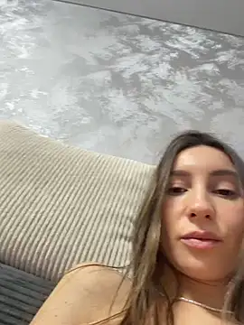 viviandaimond1 online show from December 13, 2025, 8:04 pm