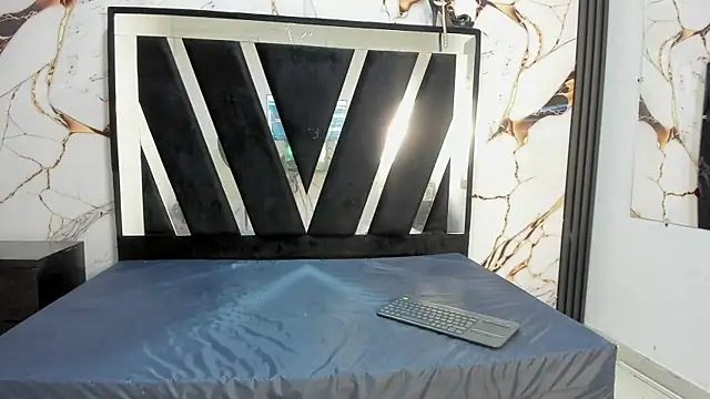 KarinaSimonz online show from October 29, 2025, 7:37 pm