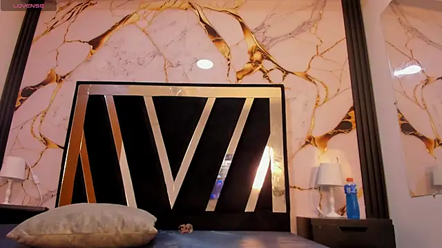 Snapshot of KarinaSimonz chatting on January 14, 2026, 8:03 pm KarinaSimonz online show from January 14, 2026, 8:03 pm