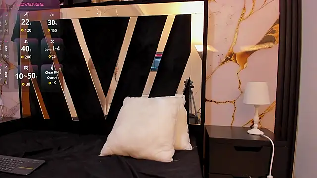 Snapshot of KarinaSimonz chatting on February 5, 2026, 7:18 pm KarinaSimonz online show from February 5, 2026, 7:18 pm