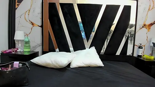 Snapshot of KarinaSimonz chatting on February 8, 2026, 7:17 pm KarinaSimonz online show from February 8, 2026, 7:17 pm