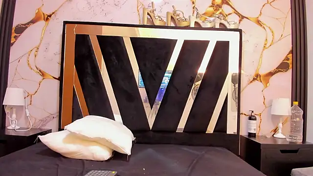 Snapshot of KarinaSimonz chatting on February 10, 2026, 7:18 pm KarinaSimonz online show from February 10, 2026, 7:18 pm