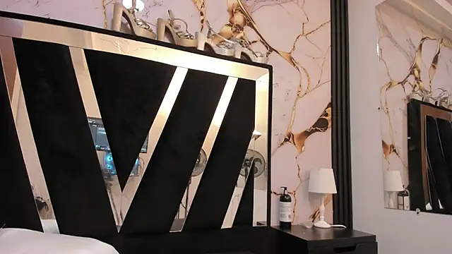 Snapshot of KarinaSimonz chatting on February 12, 2026, 1:11 am KarinaSimonz online show from February 12, 2026, 1:11 am