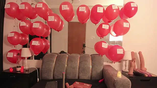 Snapshot of KarinaSimonz chatting on February 14, 2026, 9:55 pm KarinaSimonz online show from February 14, 2026, 9:55 pm