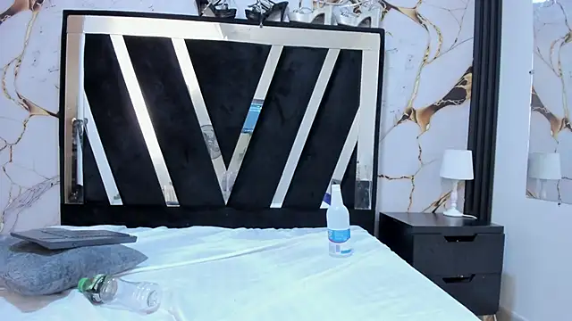 Snapshot of KarinaSimonz chatting on February 19, 2026, 8:05 pm KarinaSimonz online show from February 19, 2026, 8:05 pm