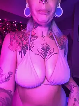 GoldieBakeman online show from November 10, 2025, 5:45 pm