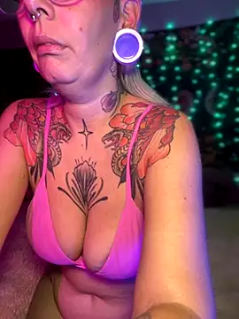 GoldieBakeman online show from November 19, 2025, 6:41 pm