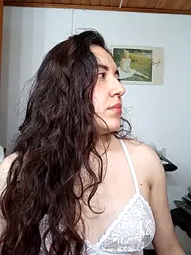 Emi chik online show from October 26, 2025, 10:43 am